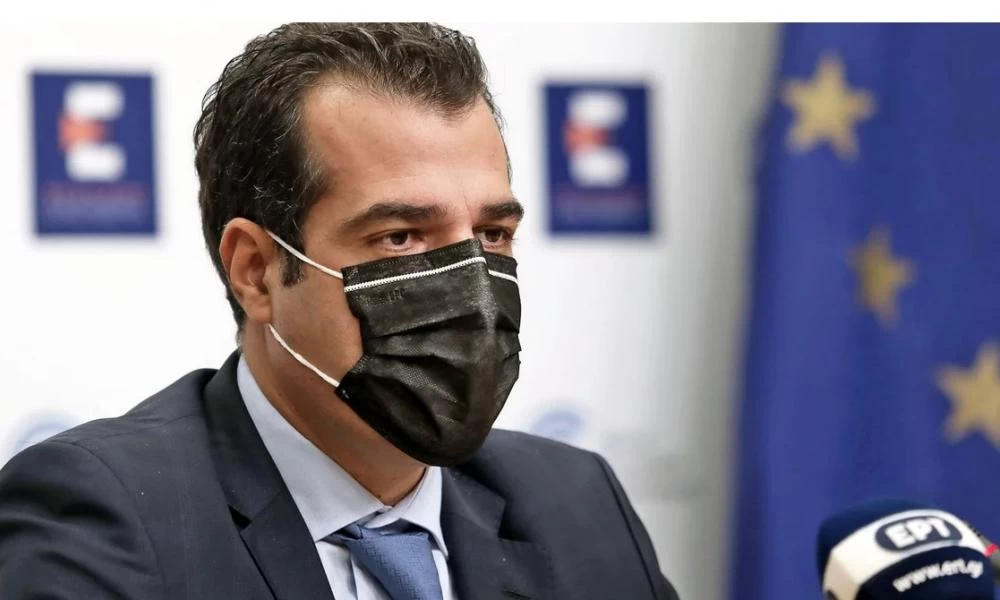Πλεύρης: Συζητάμε το lockdown των ανεμβολίαστων - Παράταση στην επιστράτευση γιατρών για 48ώρες